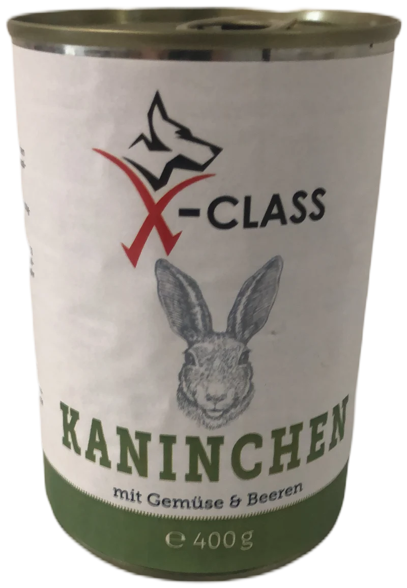 Kaninchen mit Gemüse und Beeren