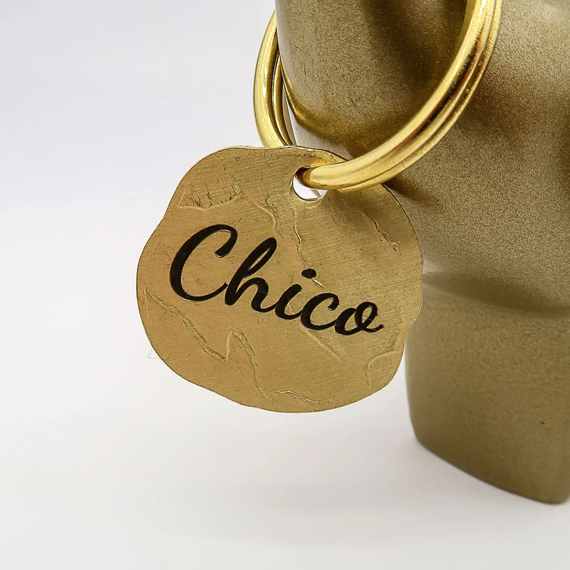 Extravagante Vintage Hundemarke mit Gravur personalisiert, Material Messing, 25mm