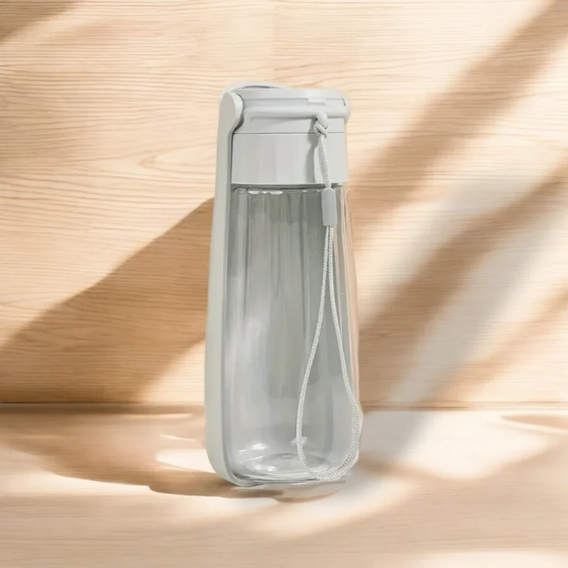 Tragbarer und stabiler und faltbarer 550ml Wasserspender für unterwegs
