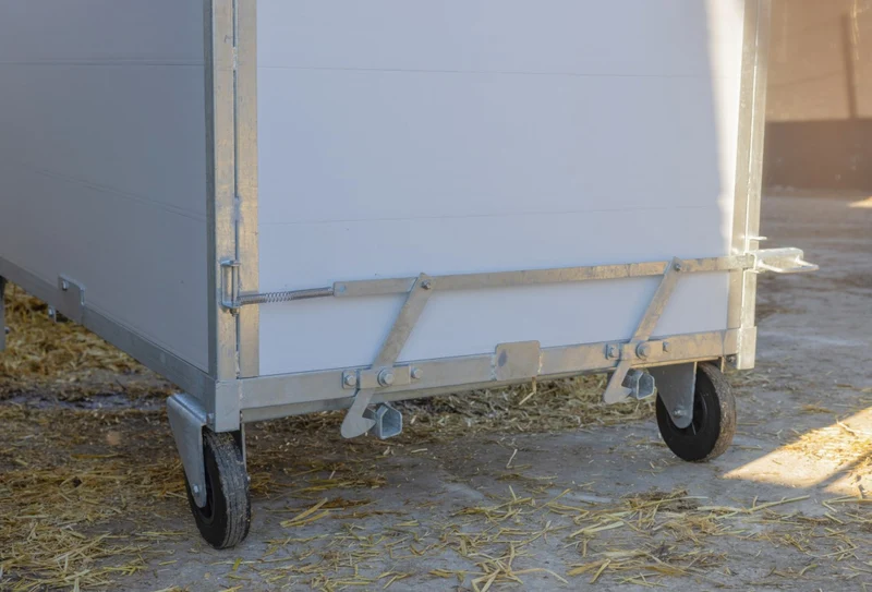 Kälberbox groß – mit oder ohne schwenkbarem Boden