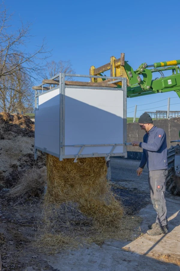 Kälberbox groß – mit oder ohne schwenkbarem Boden