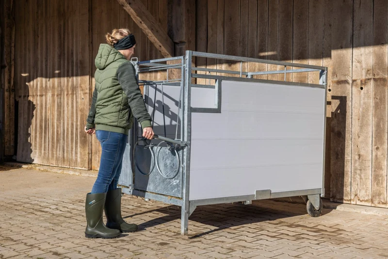 Kälberbox groß – mit oder ohne schwenkbarem Boden