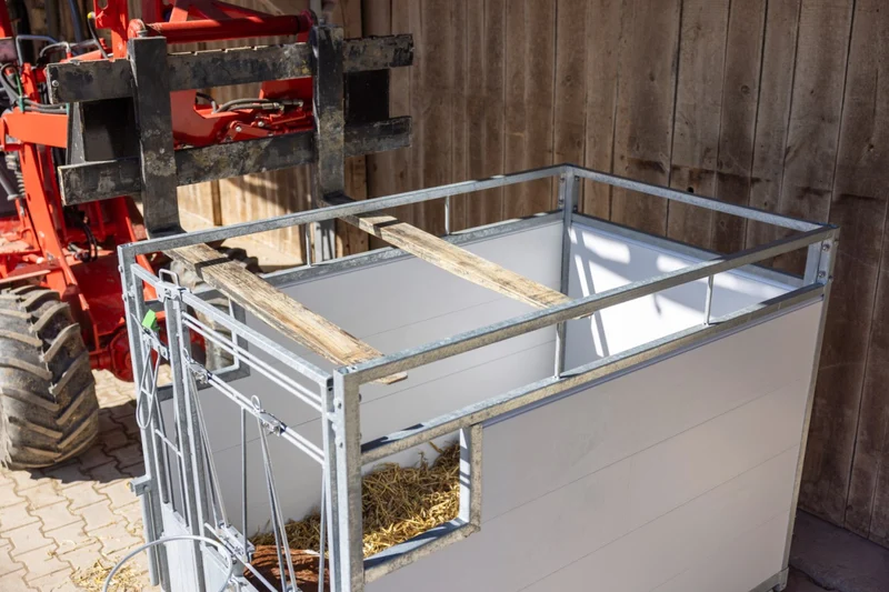 Kälberbox groß – mit oder ohne schwenkbarem Boden