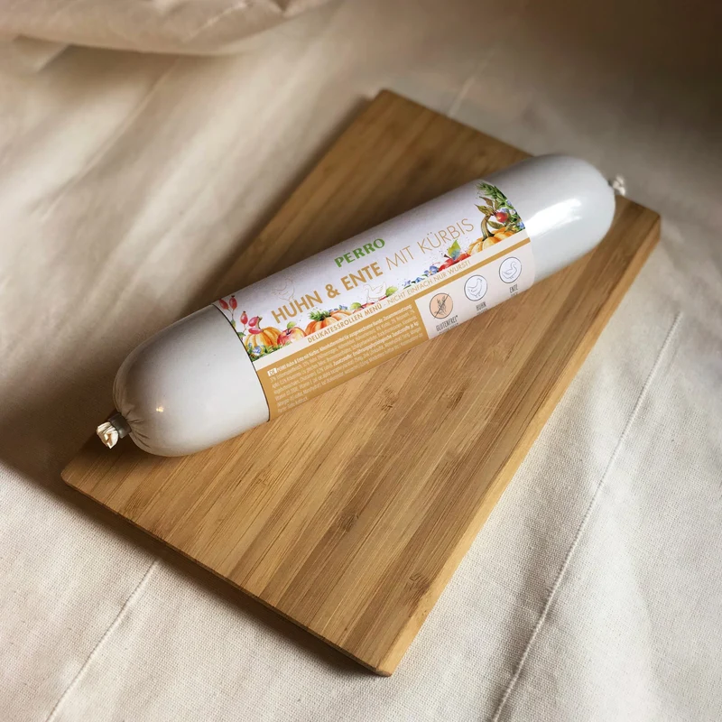 Perro Delikatessrolle Menü Huhn & Ente mit Kürbis – Premium Hundewurst schnittfest, glutenfrei & natürlich für alle Rassen