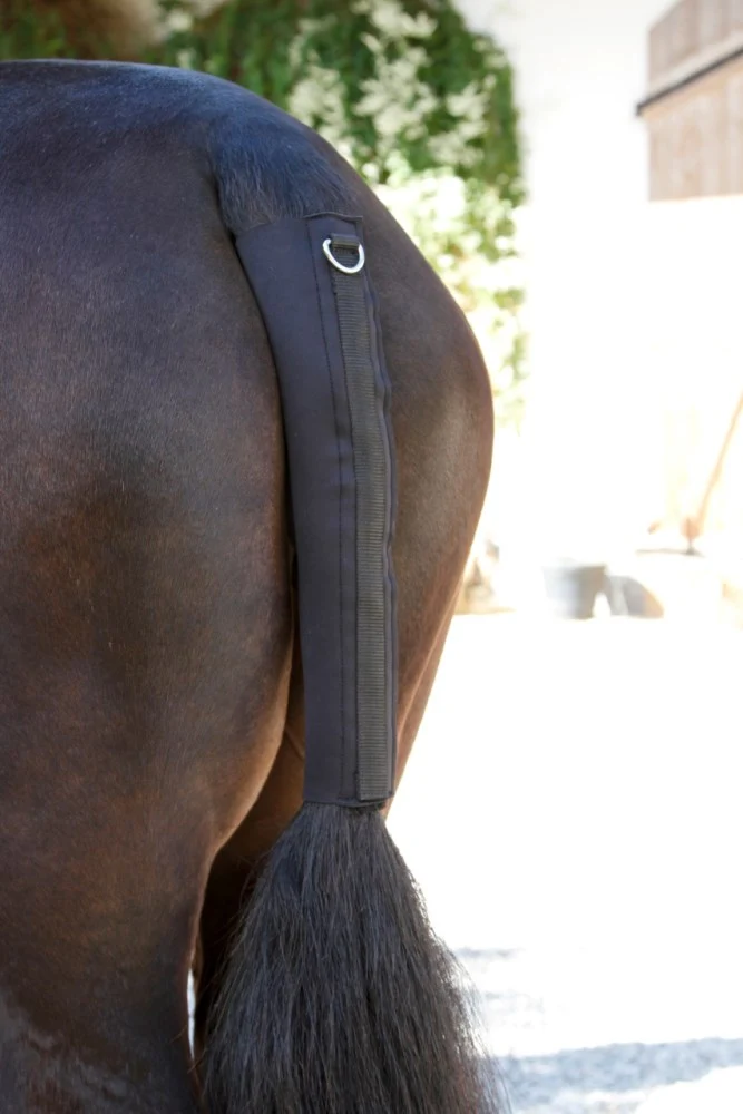 Paracoda in caucciù sintetico con chiusura a strappo per cavallo
