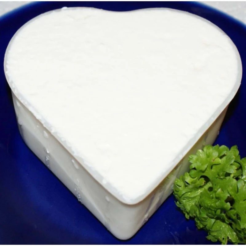 Stampo per formaggio a forma di cuore