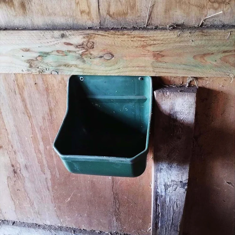 Mangiatoia per concentrato o foraggio plastica antischegge 9L