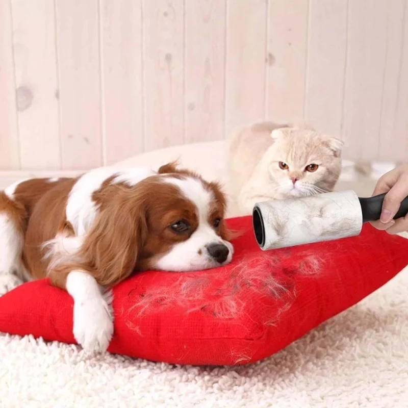 Rullo adesivo per raccogliere peli di cane e gatto