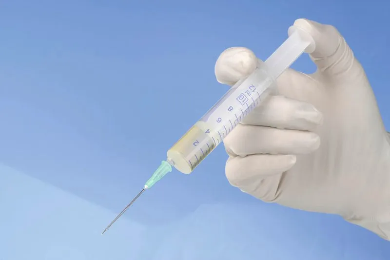 Siringa monouso HSW HENKE JECT con ago sterile