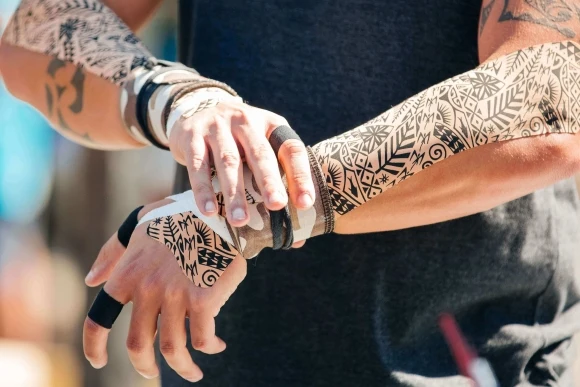 Dynamic Tape – Beige & Black Tattoo – mittlerer Widerstand 5cmx5m